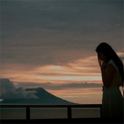 Sinematografi Cantik dalam Trailer Film Retak Gading