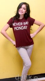 Jessica Iskandar Cantik Bergaya Kasual