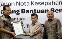 PT Trans Retail Indonesia (Carrefour) dan Palang Merah Indonesia (PMI) kembali bekerjasama dalam penyediaan barang batuan bencana secara cepat dan berkualitas selama 5 tahun hingga 2019.