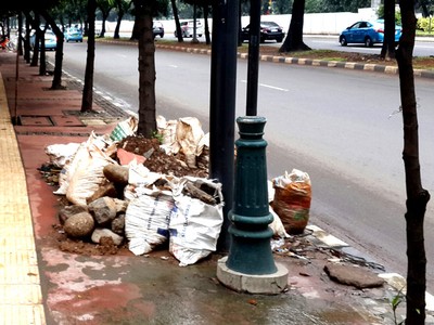 Galian Kabel Acak-acak Kecantikan Trotoar