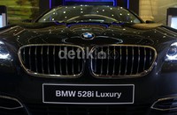 BMW 528i Luxury dibandrol dengan harga Rp 998.000.000.