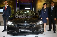 BMW Seri 5 terbaru hadir dalam pilihan mesin BMW TwinPower Turbo bensin dan mesin BMW TwinPower Turbo diesel. Varian mesin bensin tersedia untuk model BMW 520i, BMW 528i, dan BMW 535i. Untuk varian mesin diesel hadir dalam model BMW 520d.