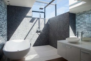 Suka Pakai Handuk Basah dan Kesalahan di Kamar Mandi Lainnya (2)