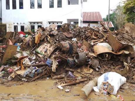 Menengok Sisa-sisa Banjir Manado 