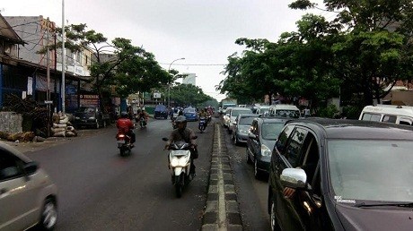 Macet Parah di Ciledug Raya, Banyak Pengendara Motor Lawan Arus