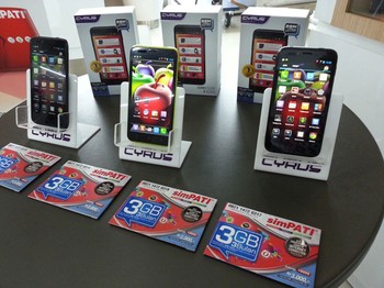     Mengusung sebutan Cerry Slim, kelebihan ponsel Android besutan Cyrus ini terletak pada spesifikasi yang diusungnya dengan prosesor quad core.