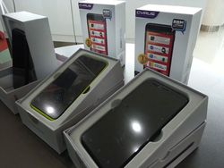Cyrus Cerry Slim: 1 Ponsel, 2 Aplikasi BBM