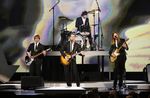 Aksi Panggung Para Musisi di Konser Salute To The Beatles