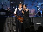 Aksi Panggung Para Musisi di Konser Salute To The Beatles