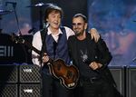 Aksi Panggung Para Musisi di Konser Salute To The Beatles