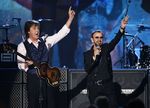 Aksi Panggung Para Musisi di Konser Salute To The Beatles