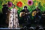 Aksi Panggung Para Musisi di Konser Salute To The Beatles