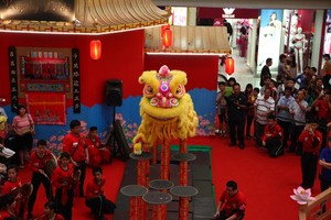 Mal Ciputra Sambut Imlek dengan Festival Teratai Nan Meriah