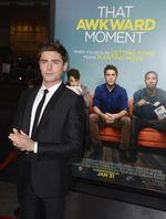 Zac Efron Eksis di Premiere That Awkward Moment