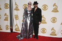 Duo musisi synthpop Annie Lennox dan David A. Stewart yang tergabung dalam band Eurythmics ini turut hadir meramikan acara. REUTERS/Jonathan Alcorn.
