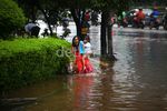 Banjir Rendam Jalan Gatot Subroto