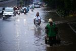 Banjir Rendam Jalan Gatot Subroto