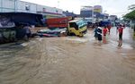 Jalan Bintara Raya, Bekasi Terendam