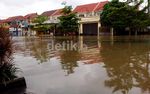 Komplek Harapan Indah Dikepung Banjir
