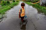 Meski Banjir, Mereka Tetap Sekolah