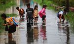 Meski Banjir, Mereka Tetap Sekolah