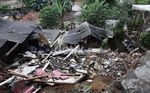 4 Rumah Ambles Terkena Longsor di Condet