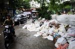 Tanggul Kali Cipinang Ditambal Karung Pasir