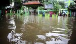 Tanggul Kali Cipinang Ditambal Karung Pasir