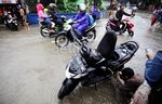 Tanggul Kali Cipinang Ditambal Karung Pasir
