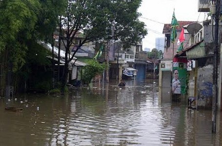Tips Menjaga Keamanan Makanan Saat Banjir