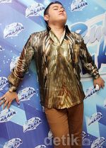 Ketika Nassar Berpose Bak Model