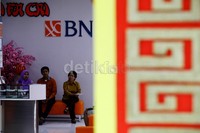 Desain gapura, tulisan Gong Xi Fat Chai hingga ornamen-ornamen bernuansa merah sangat terasa.