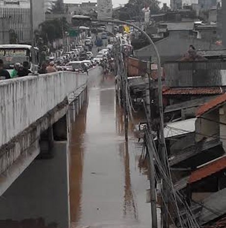 Ciliwung Meluap, Lalin Dewi Sartika-Kalibata Macet Parah