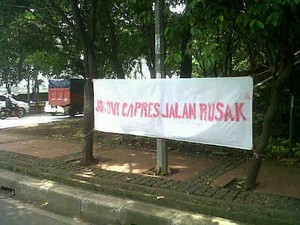 Disebut di Spanduk Capres Jalan Rusak, Jokowi: Kreatif