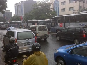 Ada Busway Mogok, Lalin di Warung Buncit Macet