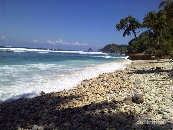 5 Pantai Ajaib Dari Kampung Halaman Sby