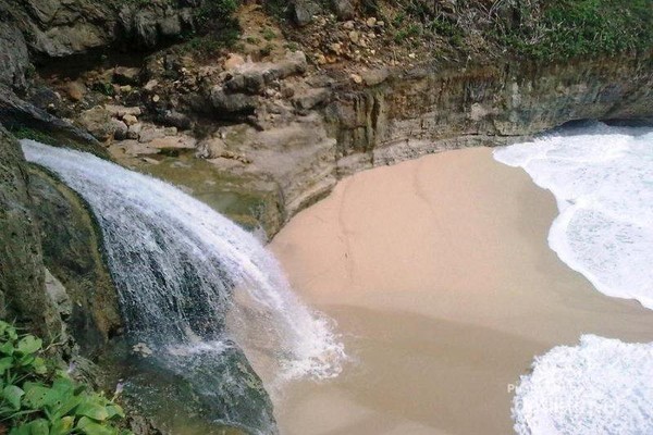 5 Pantai Ajaib Dari Kampung Halaman Sby