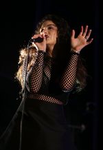 Nyanyi Bareng Lorde di Silo Park