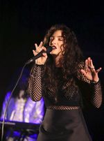 Nyanyi Bareng Lorde di Silo Park