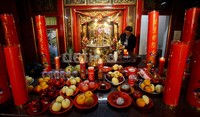Vihara Dharma Bhakti Petak Sembilan merupakan vihara berusia sekira 350 tahun atau yang vihara tertua di jakarta.