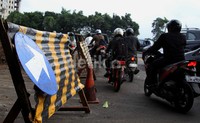 Pengendara bisa melintasi jalan TB Simatupang melalui jalur sodetan masuk ke tol Jakarta Outer Ring Road (JORR) dibuat di depan Graha TB Simatupang.