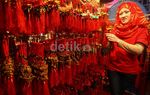 Perlengkapan Imlek Terus Diburu