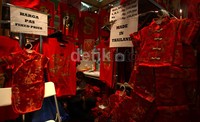 Ada juga baju-baju Mandarin untuk anak-anak dan dewasa.