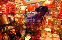 Hiasan barongsai ini dibandrol Rp 130.000.