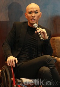 Mentalis yang identik dengan pakaian serba hitam itu pun menjelaskan, setelah diperiksa, ia memang mengalami trauma pasca kecelakaan itu. Asep/detikHOT.