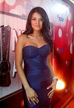 Unik! Ada Ariel Hingga Farhat di Jas Ivan Gunawan