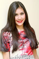 Merah Merona Bibir Syahnaz Sadiqah