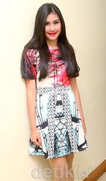 Merah Merona Bibir Syahnaz Sadiqah