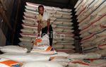 Beras Ilegal asal Vietnam Masuk Pasar Cipinang