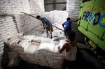 Beras Ilegal asal Vietnam Masuk Pasar Cipinang